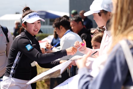Miyu Yamashita signs autographs following her second round of 65