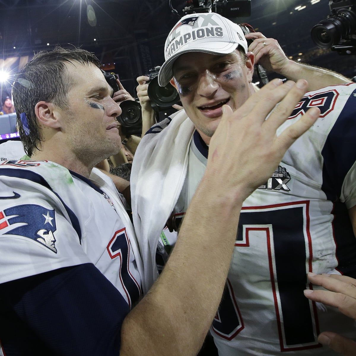 Gronkowski Comes Out Of Retirement To Reunite With Brady At