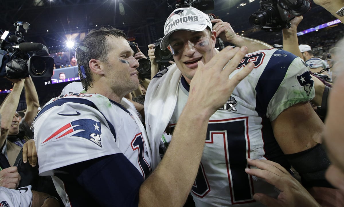 Photos: Rob Gronkowski 'steals' Tom Brady's jersey