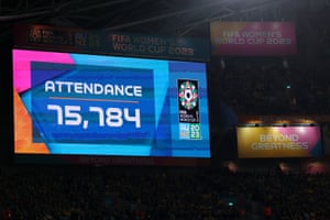 The offical match attendance is displayed.