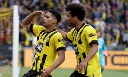 Jude Bellingham merayakan setelah mencetak gol pembuka untuk Dortmund melawan Eintracht Frankfurt bulan lalu.