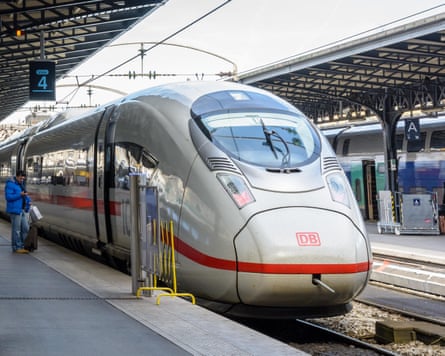 A train in platform at the Gare de l’Est in Paris
