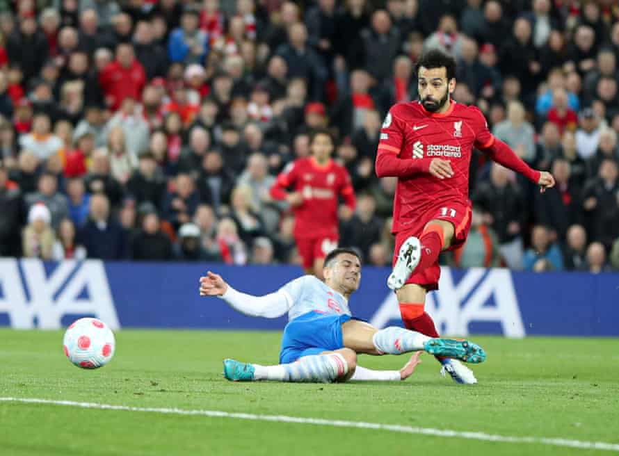 Mohamed Salah finishes off a sharp move by the Reds.