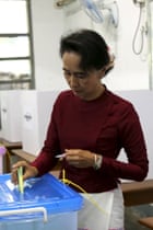 Aung San Suu Kyi casts her ballot