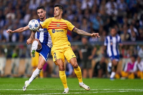 Joao Cancelo handles the ball in the box, penalty to Porto?