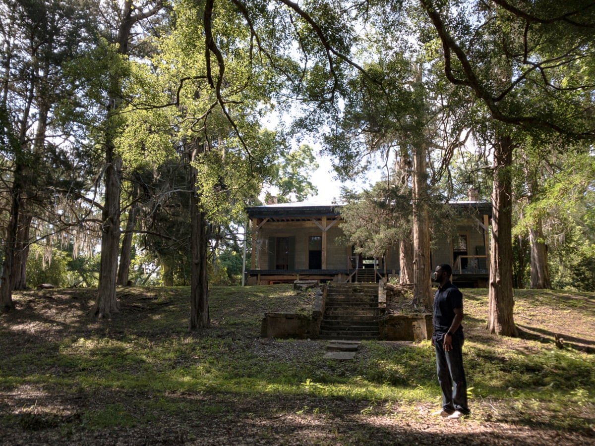 This Is Surreal Descendants Of Slaves And Slaveowners Meet On Us Plantation Us News The Guardian