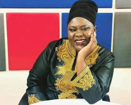 Portrait of a Linda Tsungirirai Masarira sitting down with her cheek resting on her hand.