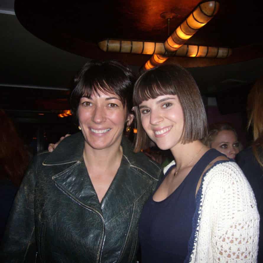 Ghislaine Maxwell avec l'assistante personnelle de Jeffrey Epstein Sarah Kellen