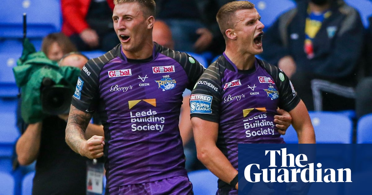 Ash Handley’s try leaves 11-man Leeds enough room to fend off Warrington