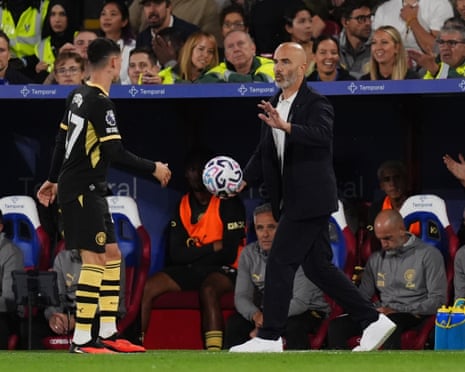 City manager Enzo Maresca on the touchline with Phil Foden.