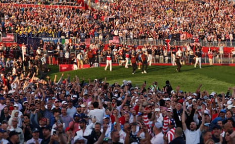 A big crowd on the first tee