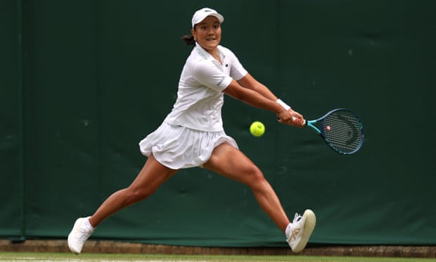 Harmony Tan in action against Sara Sorribes Tormo in the second round at Wimbledon.