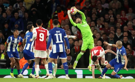 Arsenal goalkeeper David Raya catches the ball following a corner from Porto.