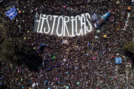 Aerial view of huge march with ‘históricas’ – Spanish for ‘historic’ painted on the road
