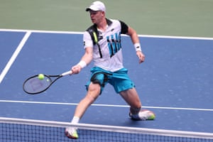 Kyle Edmund dinks the ball over the net.