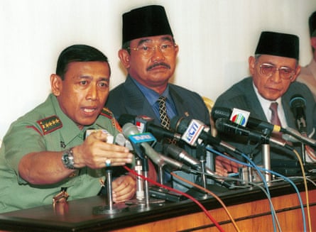 General Wiranto, left, the coordinating minister for public security, Faisal Tanjung, and Indonesia’s foreign affairs minister, Ali Alatas, in September 1999.