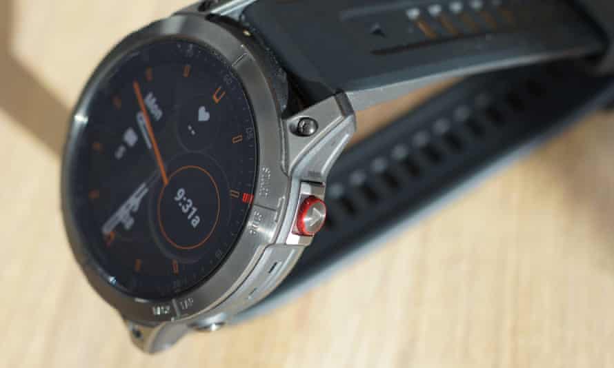 an image of the side of the titanium Garmin Epix