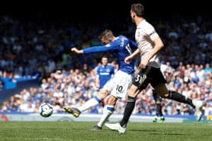 Sigurdsson scores the second for Everton.