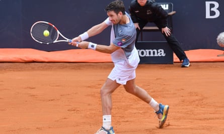 Cameron Norrie playing on clay