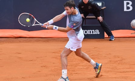 Cameron Norrie joue sur terre battue