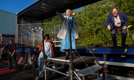 Samuel Sakker, Elizabeth Llewellyn, Rhian Lois and Roland Wood in a Scottish Opera performance in a Glasgow car park in 2020.