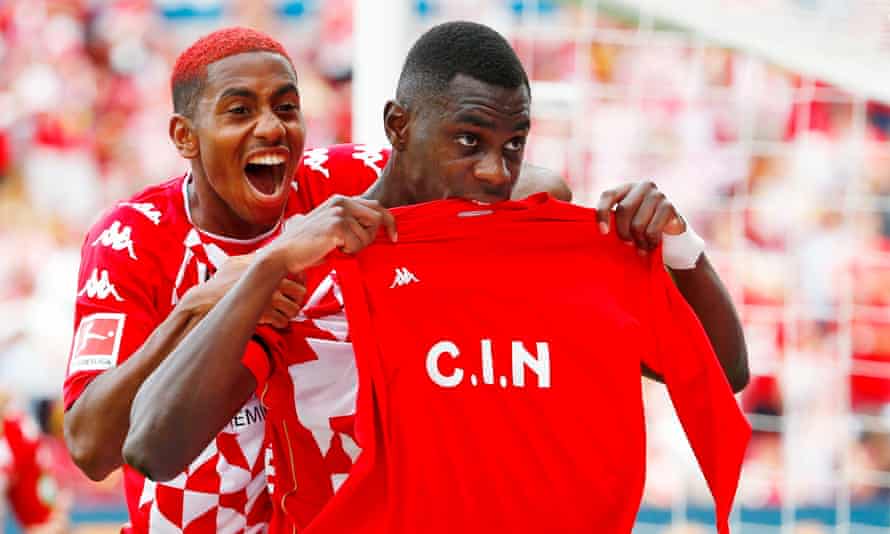 Mainz’s Moussa Niakhate celebrates scoring against Leipzig.