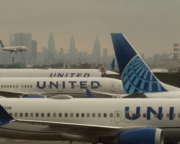 United Airlines must face lawsuit over 'window seats' that lack windows