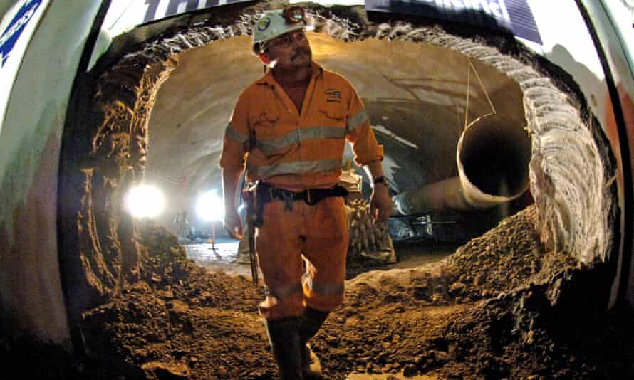 A construction worker on the EastLink tunnel in Melbourne, Tuesday, Oct 24, 2006. The 1.6km tunnel which was today opened by Victorian Premier Steve Bracks travels beneath native bushland. (AAP Image/Julian Smith ) NO ARCHIVING