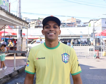 Artist and painter Luan Medeiros, who wanted to bring some joy back to Saint Luke square.