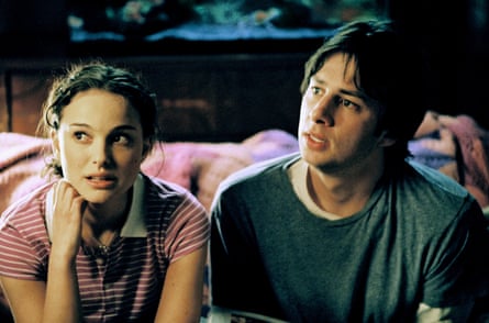 Young Natalie Portman and Zach Braff lying on their fronts next to each other