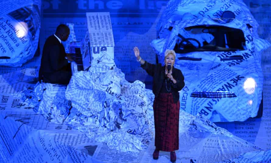 Emeli Sandé performs Read All About It at the closing ceremony of the London 2012 Olympics.