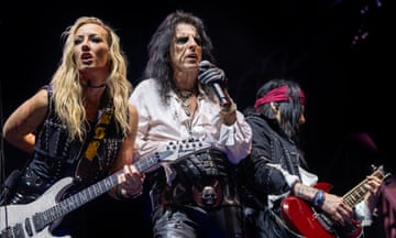 Alice Cooper and guitarists