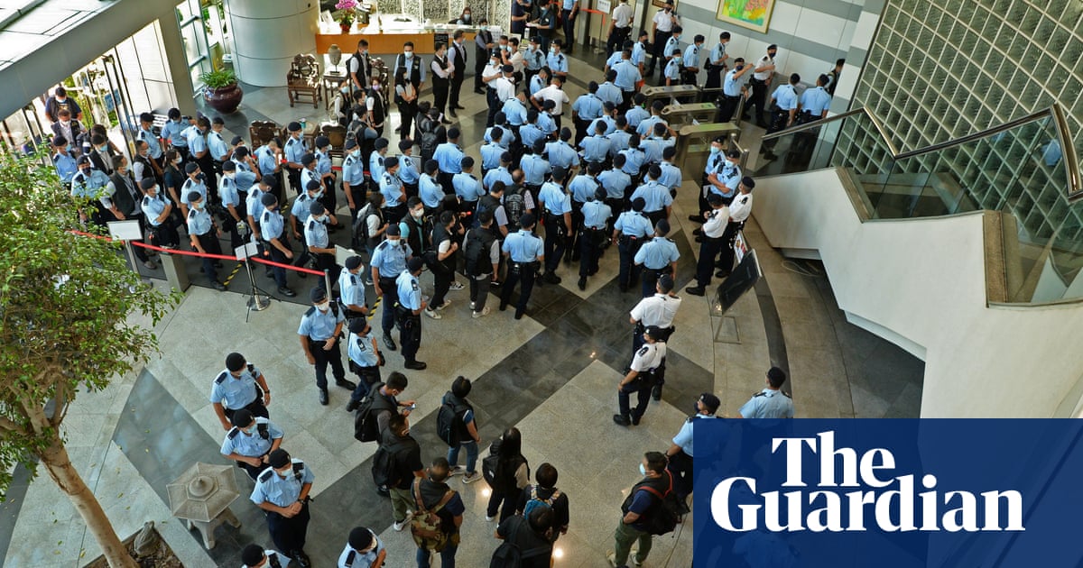 Hong Kong police arrest editor-in-chief of Apple Daily newspaper in morning raids