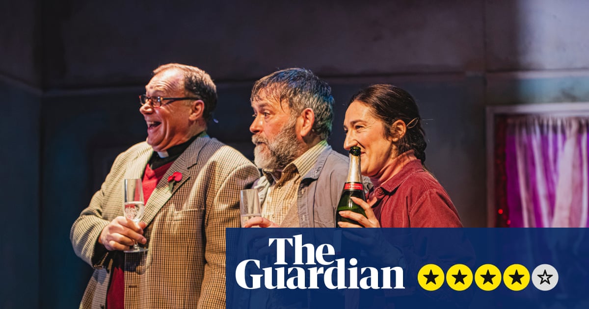 Huw Fyw review – take a sentimental journey around a war veteran’s living room