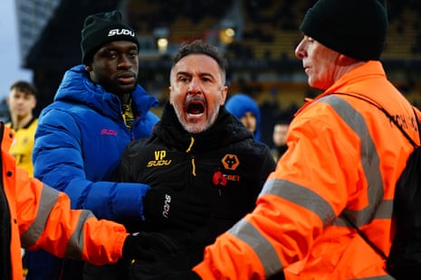 Vitor Pereira reacts angrily to Wolves fans.