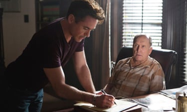 Robert Duvall sitting looking up at Robert Downey Jr in The Judge