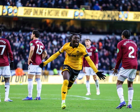 Sau Maresca, thêm HLV Premier League sắp bị sa thải 1 Wolves thrash sorry West Ham to claim first Premier League win of the season | Premier League | The Guardian