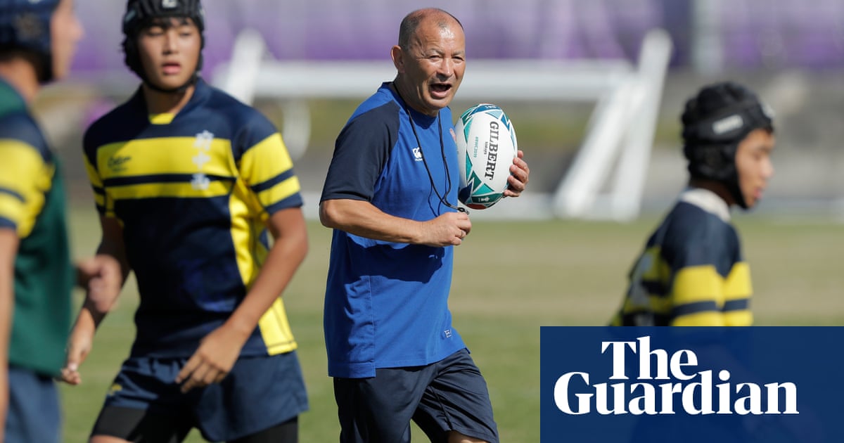 Englands Eddie Jones coaches Japanese youth side before World Cup final – video