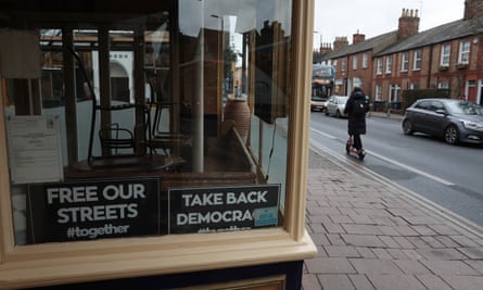 Far right trying to infiltrate UK’s low-traffic protests, campaigners warn Far right trying to infiltrate UK’s low-traffic protests, campaigners warn