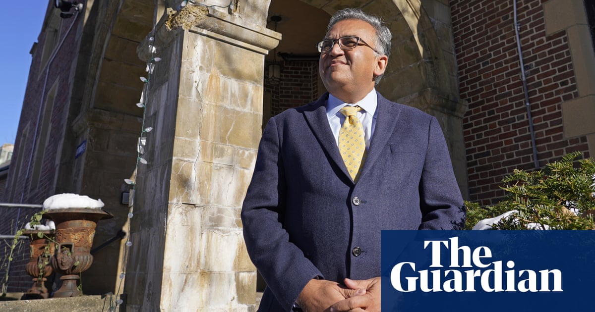 US can manage BA.2 variant ‘without disruption’, top Covid adviser predicts - The Guardian