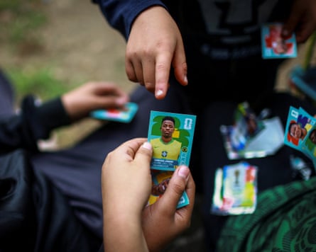 Children waste and acquisition a sticker of Brazilian subordinate Vinicius Junior