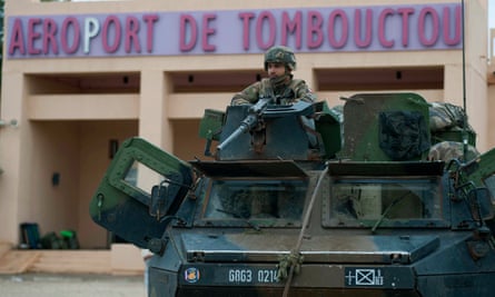 A French soldier guards Timbuktu airport, 2013.