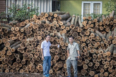 WWF staff inspect acacia timber at the Minh An processing facility. The factory processes 100% FSC timber and supplies only Scansia Pacific, Ikea’s supplier.