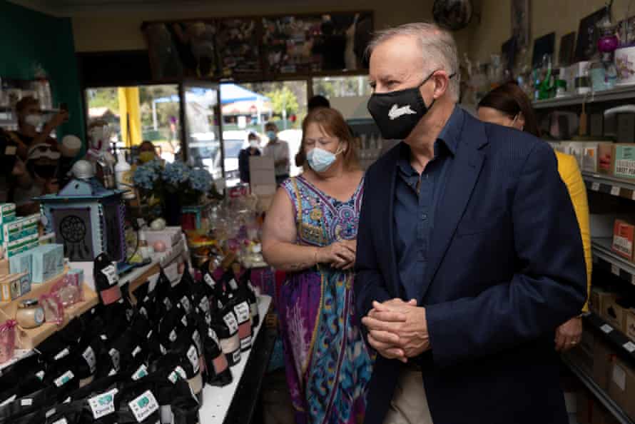 Anthony Albanese and Fiona Phillips in a soaps and scents shop in Mogo