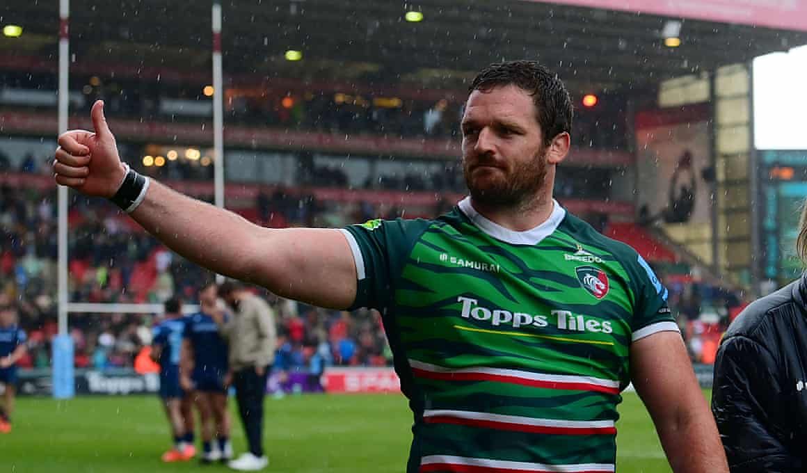 Julián Montoya, captain of Leicester Tigers, celebrate after winning the Premiership semi-final game against Sale Sharks.