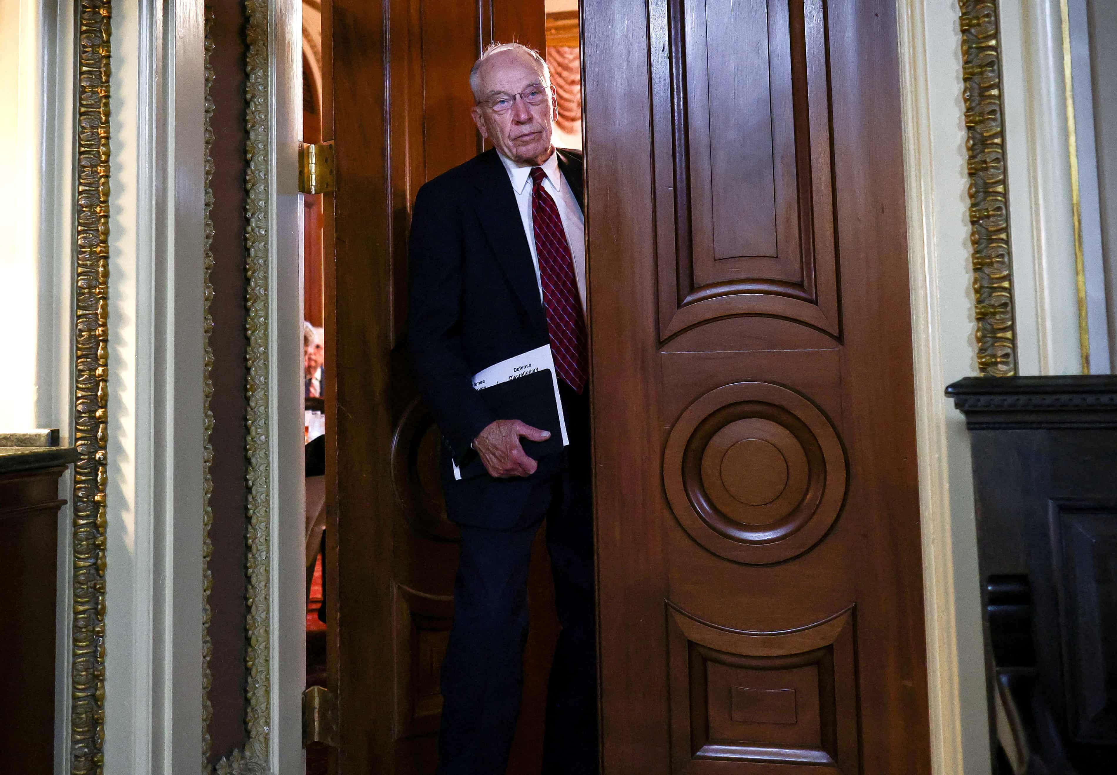 Republicans are dodging fired federal staff: ‘They will not even look in our direction’ (theguardian.com)