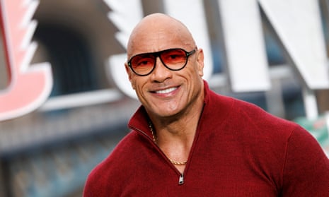 Dwayne 'The Rock' Johnson thừa nhận đã tè vào chai nước trên phim trường:  'Ừ, chuyện đó vẫn xảy ra thôi' | Dwayne Johnson (The Rock) | The Guardian