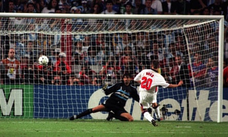 Michael Owen scores his penalty in the shootout against Argentina at the World Cup in 1998.
