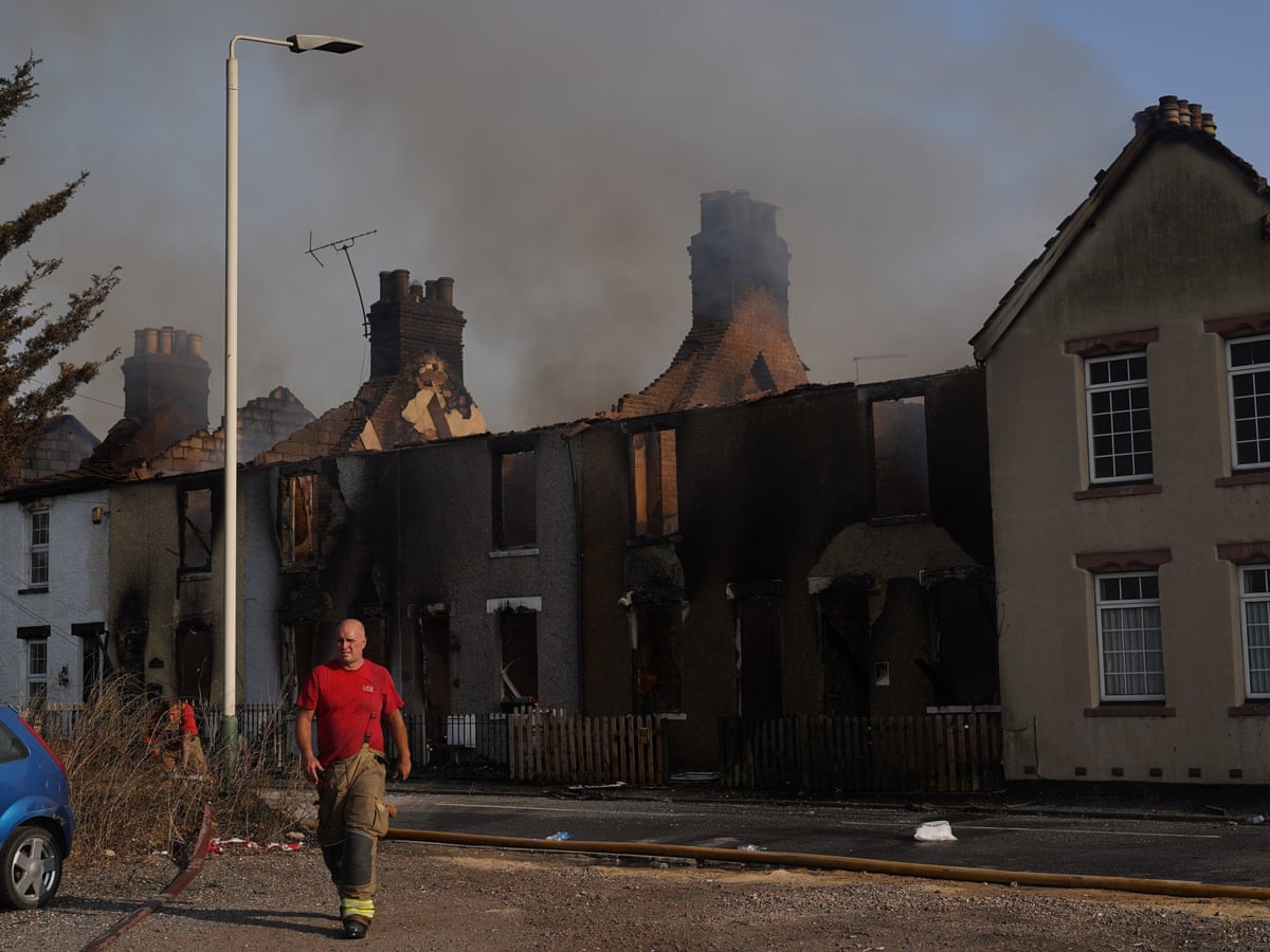Weather tracker: record-breaking heat continues to scorch western Europe | Extreme weather Weather tracker: record-breaking heat continues to scorch western Europe | Extreme weather