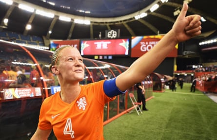 The Holland captain, Mandy van den Berg, pictured here at the 2015 World Cup, hopes the tournament in the Netherlands will ‘help us move more towards a professional women’s game’.